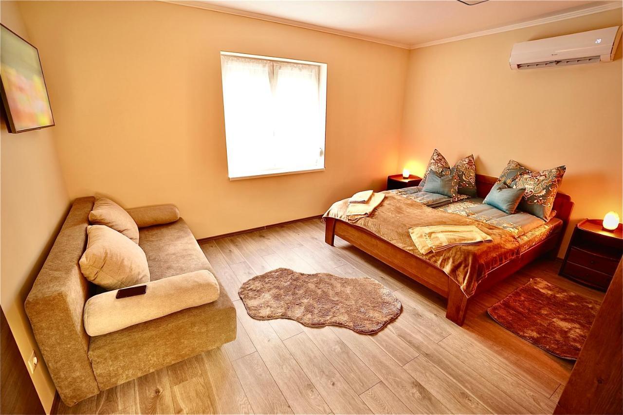 Bacchus Pub Es Panzio Bed & Breakfast Dunaharaszti Exterior photo